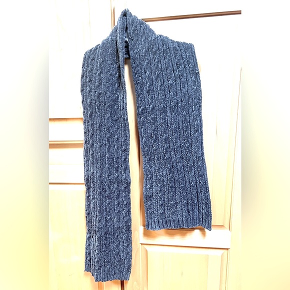 Winter Scarf, Grey Cable Knit. BUY TODAY — PROCEEDS TO FAMILY HEART FOUNDATION! - Picture 1 of 2
